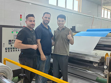 شركة المواد الاستهلاكية الطبية في إيران تختار آلة طلاء متعددة الوظائف للأشرطة اللاصقة الطبية